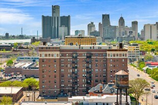 2900 E Jefferson Ave, Unit D601 in Detroit, MI - Building Photo