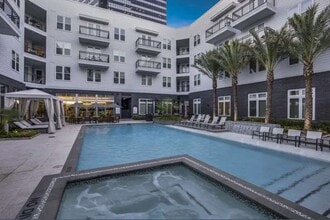 2525 CityWest Blvd in Houston, TX - Building Photo - Building Photo