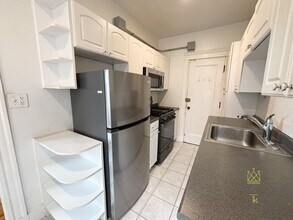 1949 Commonwealth Ave, Unit 52 in Boston, MA - Foto de edificio - Building Photo