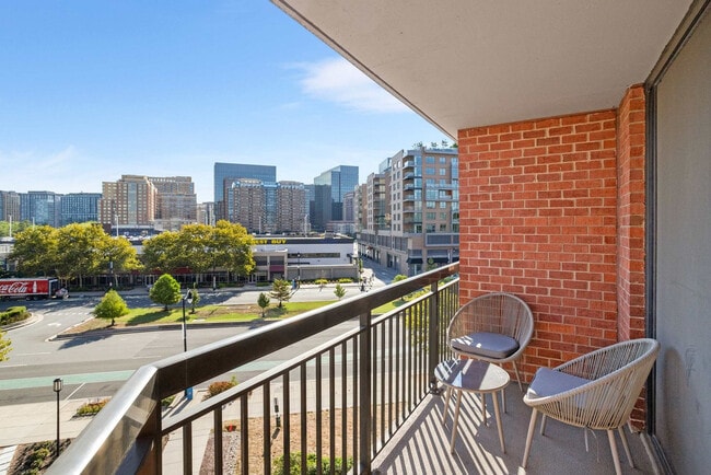 801 15th St S, Unit SI FL4-ID1261495P in Arlington, VA - Building Photo - Building Photo