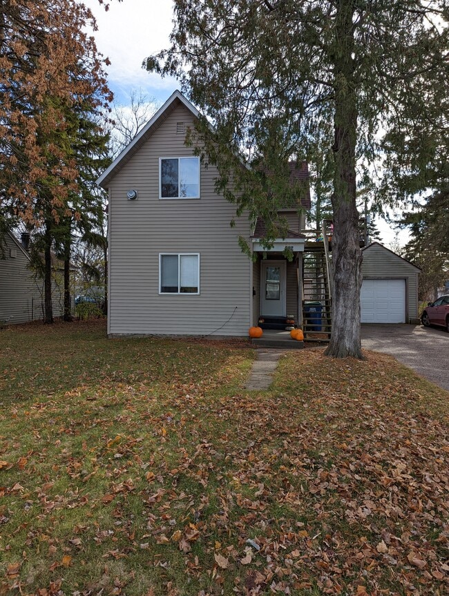 119 Adrian St, Unit 119 in Wausau, WI - Foto de edificio - Building Photo