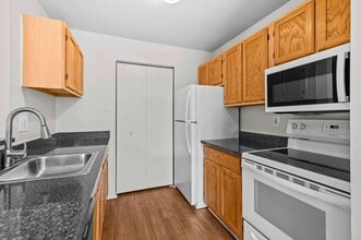 Village Club of Farmington Hills in Farmington Hills, MI - Building Photo - Building Photo