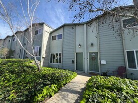 1147 Laurel Ln in San Luis Obispo, CA - Building Photo