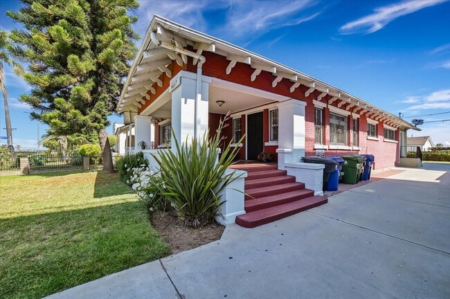 4667 Pickford St in Los Angeles, CA - Building Photo - Building Photo