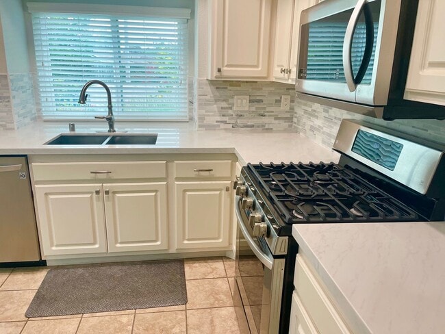 1689 El Rancho Verde in San Marcos, CA - Building Photo - Building Photo