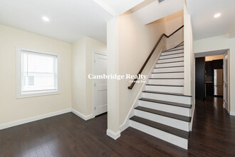 10 Marion St, Unit 1 in Medford, MA - Foto de edificio - Building Photo