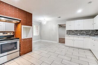 4939 Clear Creek Rd in Dallas, TX - Building Photo - Building Photo