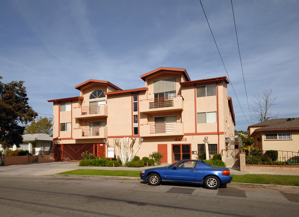 4403 Toland Way in Eagle Rock, CA - Foto de edificio