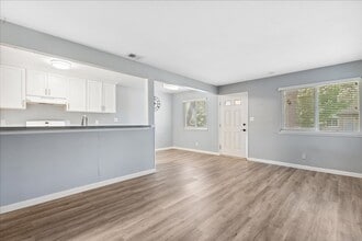 2800 Bidwell St in Davis, CA - Building Photo - Building Photo