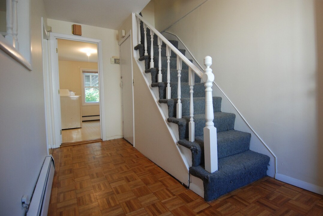 164 Bowen St in Boston, MA - Building Photo
