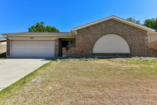 6437 Starnes Rd in Watauga, TX - Building Photo