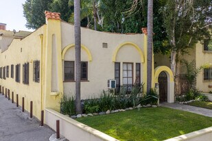 632 N Sycamore Ave in Los Angeles, CA - Building Photo