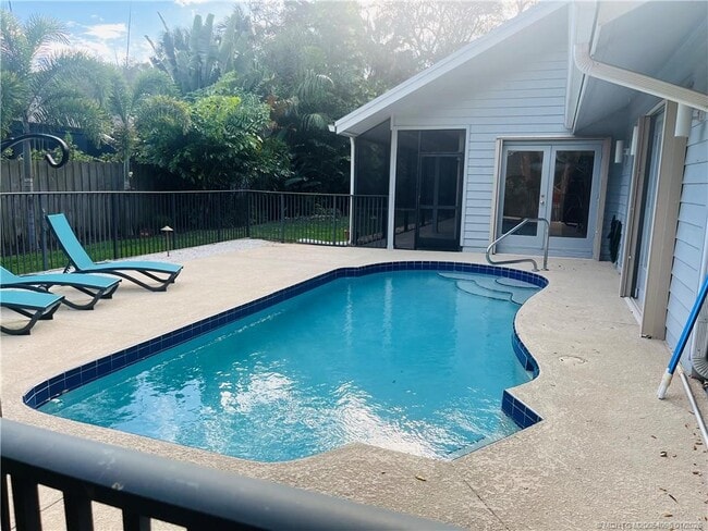 property at 8 Kingston Ct