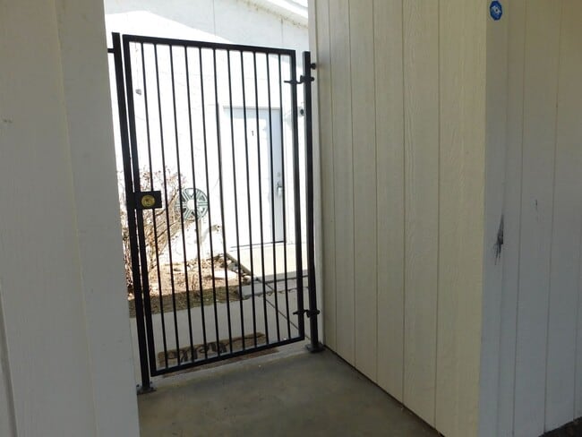 property at 869 Iowa Ave