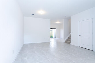 241 SW 159th Way in Pembroke Pines, FL - Building Photo - Building Photo
