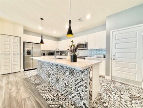 4861 NW 83rd Path in Doral, FL - Building Photo - Building Photo