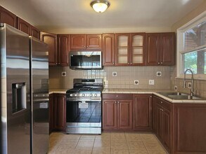 19869 Roscoe Blvd in Los Angeles, CA - Building Photo - Building Photo