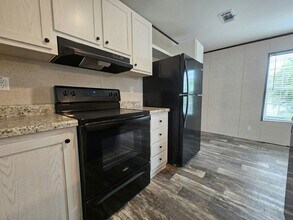 479 Suwanee Dr in North Fort Myers, FL - Building Photo - Building Photo