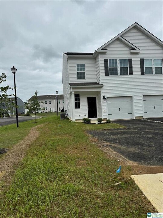 1218 Susan Cir in Breinigsville, PA - Building Photo