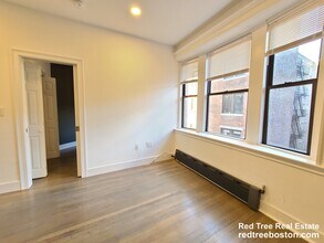 11 Queensberry St, Unit 24 in Boston, MA - Foto de edificio - Building Photo