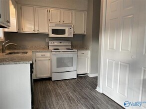 3913 W Oak Way SW in Huntsville, AL - Building Photo - Building Photo