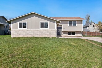 1101 Timber Ln in Fort Collins, CO - Building Photo - Building Photo