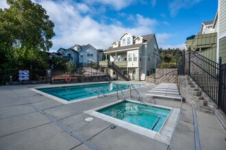 Baytree Apartments in Scotts Valley, CA - Foto de edificio - Building Photo