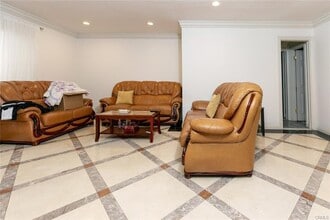 7935 Hazeltine Ave in Los Angeles, CA - Building Photo - Building Photo