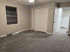 2416 SW 25th Dr in Topeka, KS - Building Photo - Building Photo