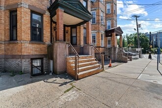 378 BALDWIN Ave in Jersey City, NJ - Building Photo - Building Photo
