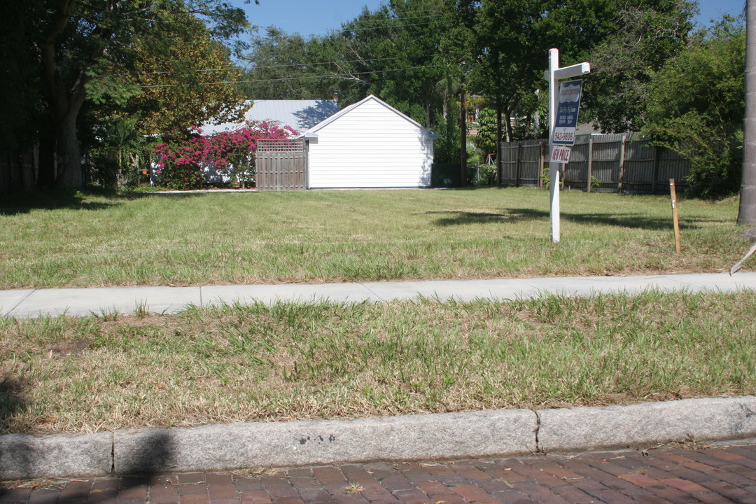 Madrid Apartments in St. Petersburg, FL - Building Photo