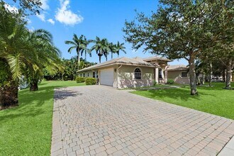 6201 SW 58th Ct in Davie, FL - Building Photo - Building Photo