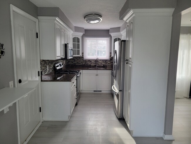 16769 Walnut Creek Dr in Strongsville, OH - Building Photo - Building Photo