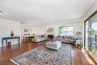 1150 River Rd in Edgewater, NJ - Building Photo - Building Photo