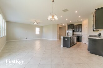 9825 Ivory Dr in Ruskin, FL - Building Photo - Building Photo