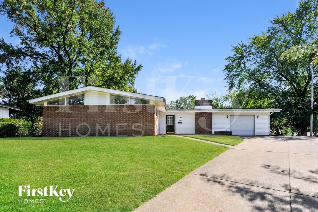 2440 Cherry Ln in Florissant, MO - Building Photo