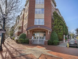 35 W Broad St in Stamford, CT - Building Photo