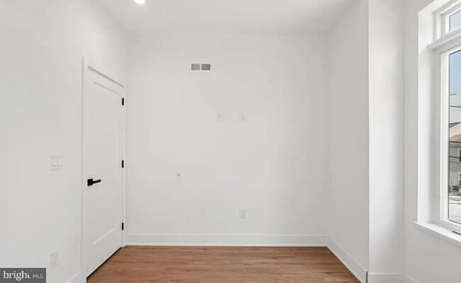 property at 1518 N Darien St