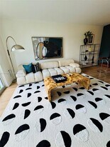 1045 10th St in Miami Beach, FL - Building Photo