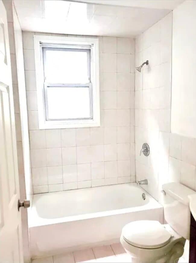 36 Yates Ave, Unit 2nd floor in Newark, NJ - Building Photo - Building Photo