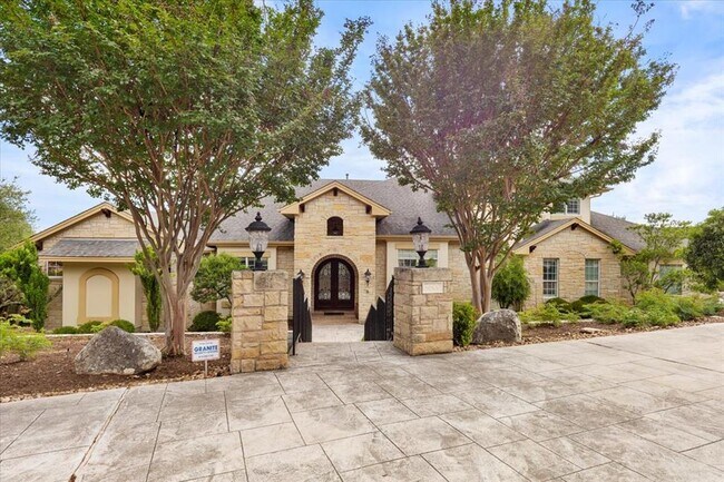 8600 Bluegrass Dr in Austin, TX - Building Photo - Building Photo