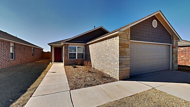 9929 Rattlesnake Ln in Yukon, OK - Foto de edificio - Building Photo