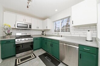 2038 Cambria Ct in Northbrook, IL - Building Photo - Building Photo