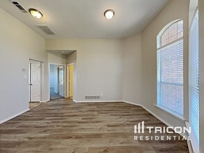 1081 Treehouse Ln in Red Oak, TX - Building Photo - Building Photo