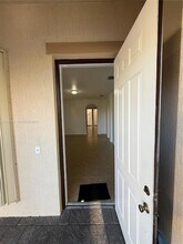 9248 SW 170th Pl in Miami, FL - Foto de edificio - Building Photo