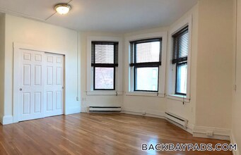 913 Boylston St in Boston, MA - Foto de edificio - Building Photo