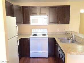 2979 Juniper Hills Blvd in Las Vegas, NV - Building Photo - Building Photo