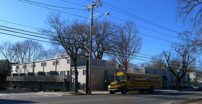 St. Martin's Townhomes in New Haven, CT - Building Photo - Building Photo