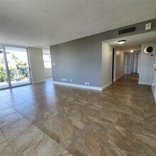 16565 NE 26th Ave in North Miami Beach, FL - Building Photo - Building Photo