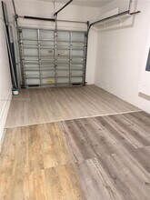 9040 NW 54th St in Sunrise, FL - Foto de edificio - Building Photo